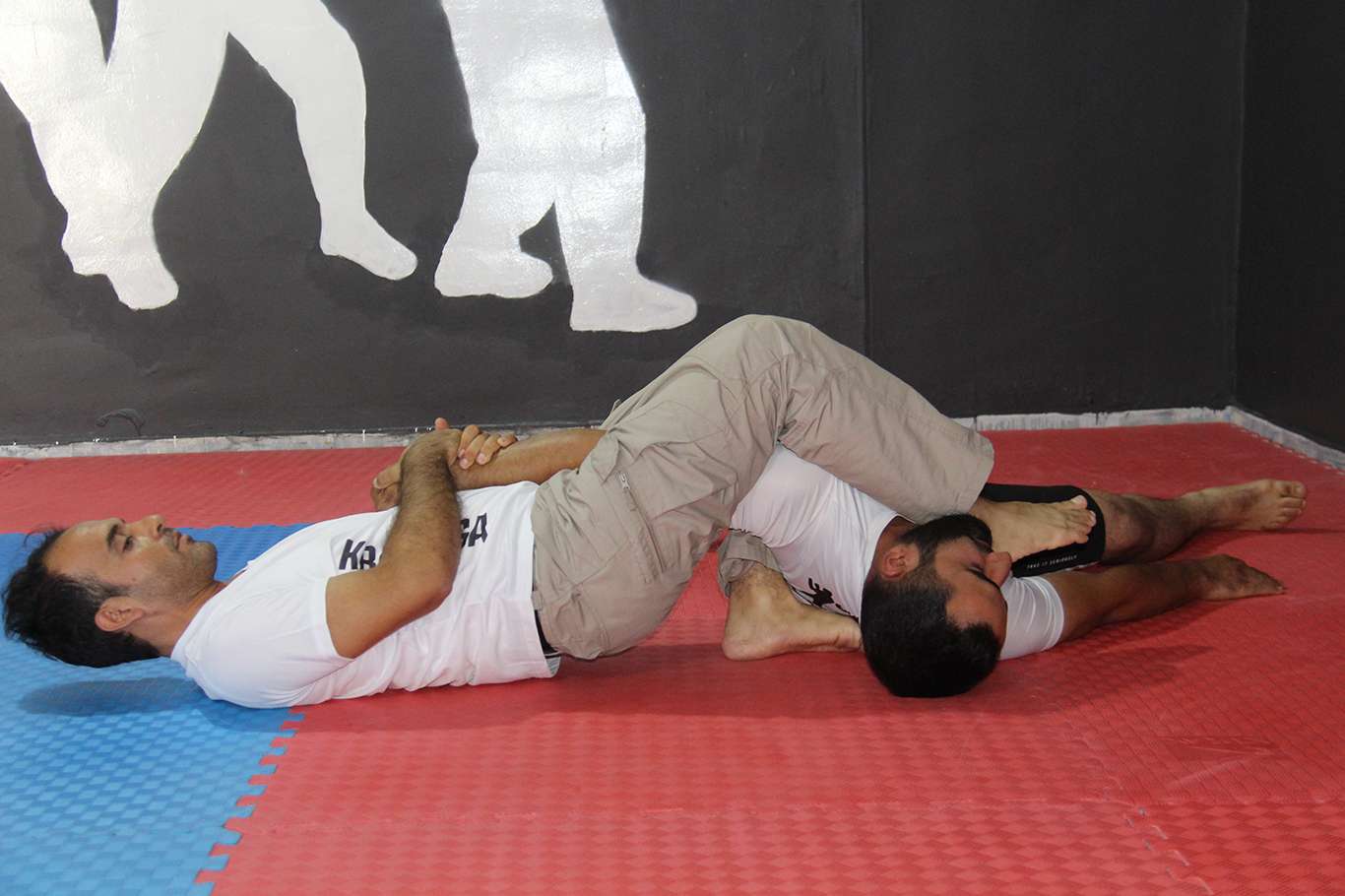Her yaş grubunun öğrenebileceği yakın savunma tekniği: Ju Jitsu